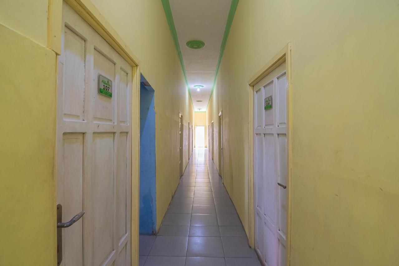 Отель Reddoorz Syariah At Jalan Cilik Riwut Kapuas Kualakapuas Экстерьер фото