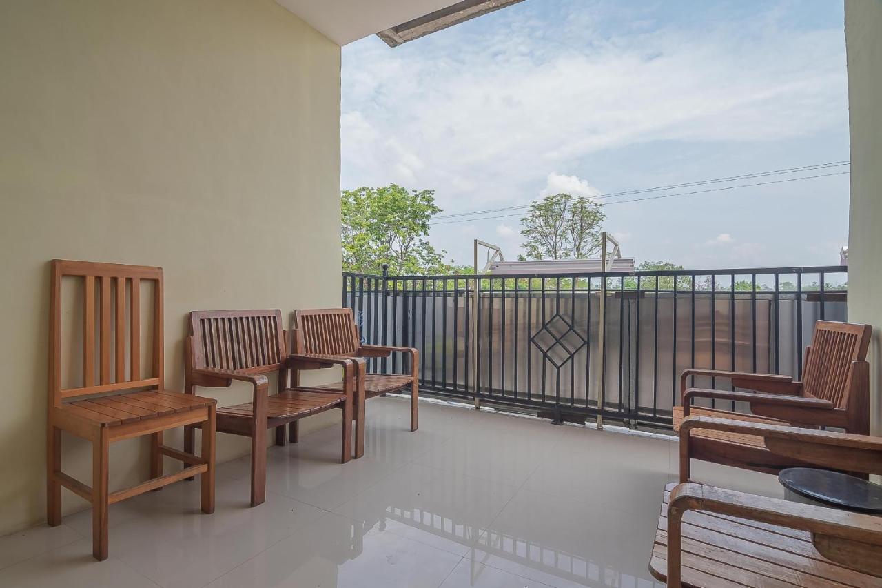 Отель Reddoorz Syariah At Jalan Cilik Riwut Kapuas Kualakapuas Экстерьер фото