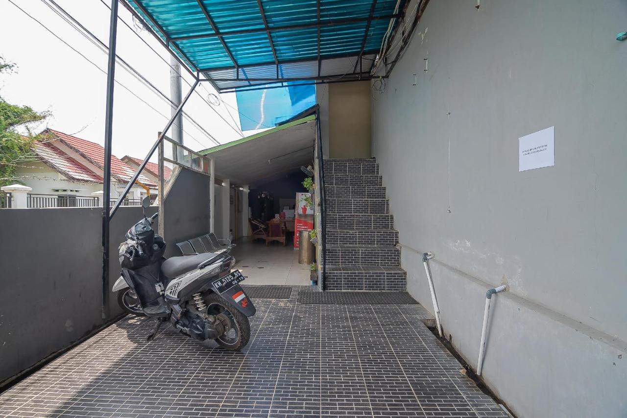Отель Reddoorz Syariah At Jalan Cilik Riwut Kapuas Kualakapuas Экстерьер фото