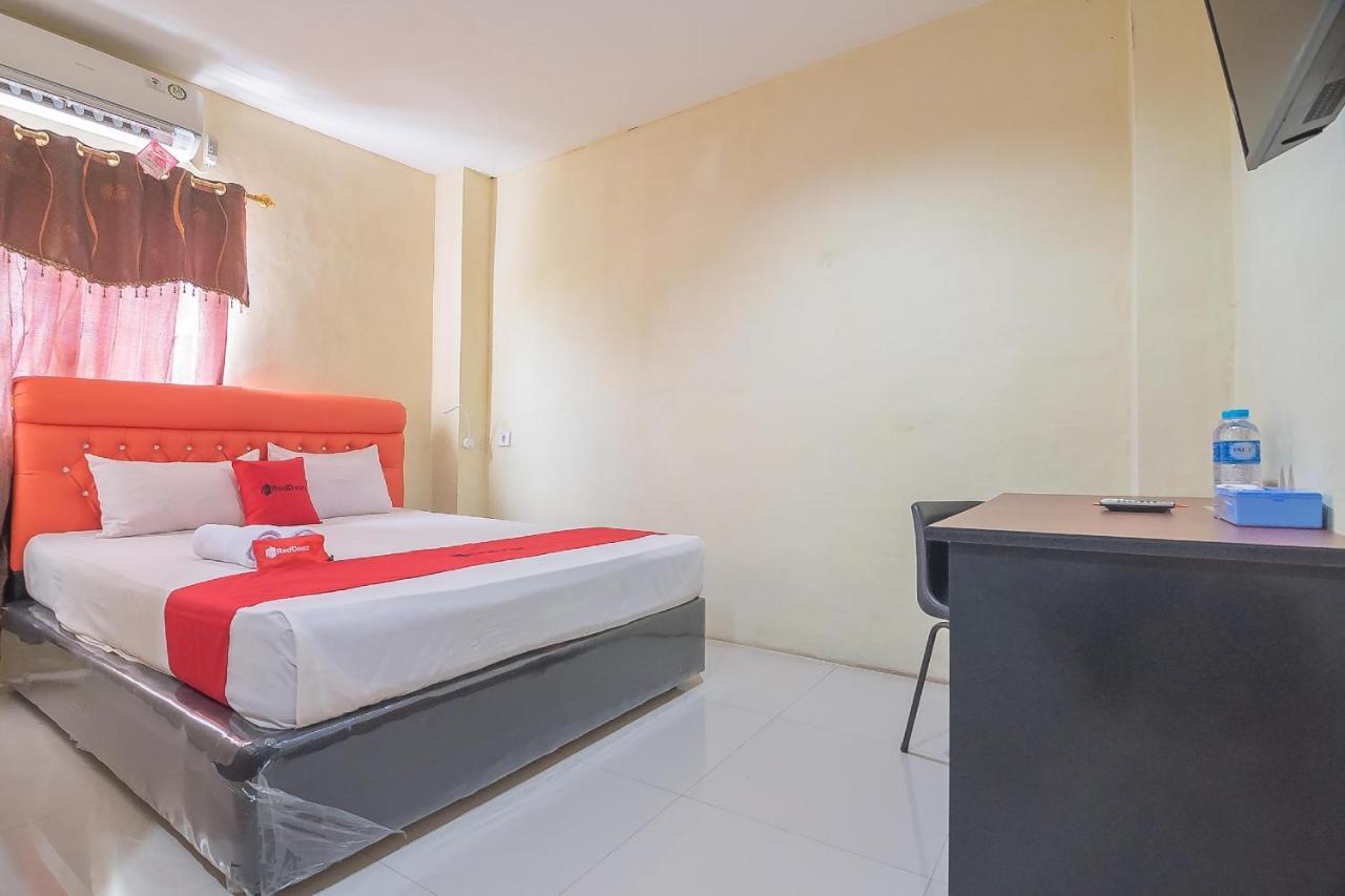 Отель Reddoorz Syariah At Jalan Cilik Riwut Kapuas Kualakapuas Экстерьер фото