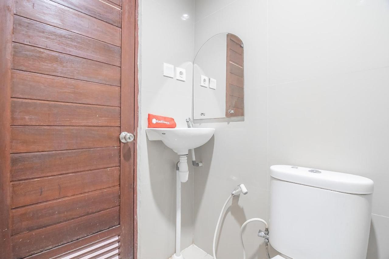 Отель Reddoorz Syariah At Jalan Cilik Riwut Kapuas Kualakapuas Экстерьер фото