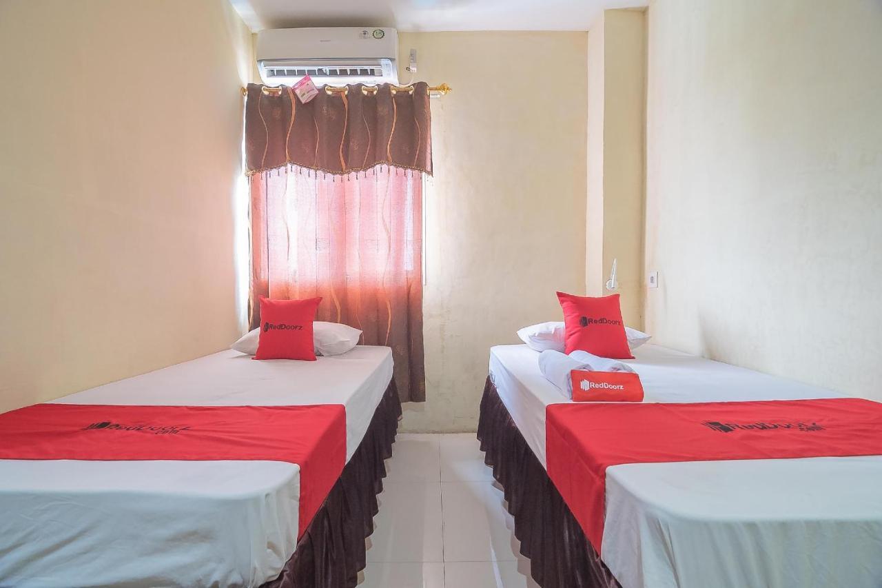 Отель Reddoorz Syariah At Jalan Cilik Riwut Kapuas Kualakapuas Экстерьер фото