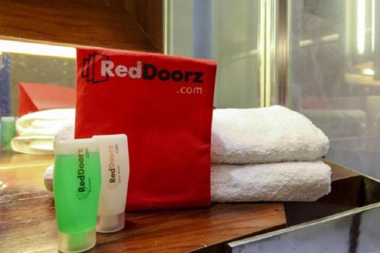 Отель Reddoorz Syariah At Jalan Cilik Riwut Kapuas Kualakapuas Экстерьер фото