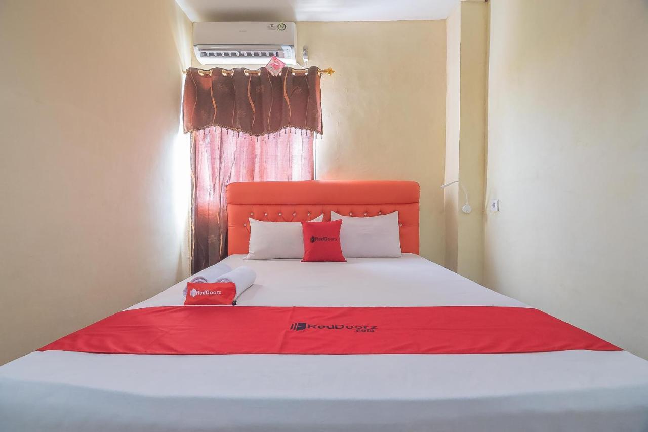 Отель Reddoorz Syariah At Jalan Cilik Riwut Kapuas Kualakapuas Экстерьер фото